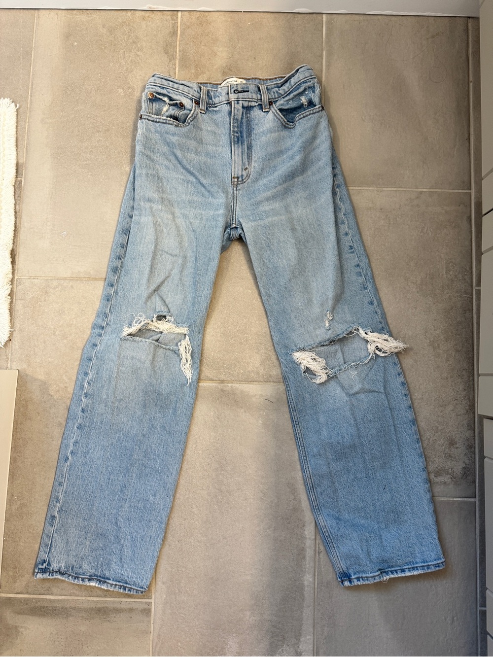 A&F The 90’s High Rise Relaxed Jeans